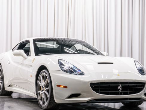 Used 2014 Ferrari California image 38