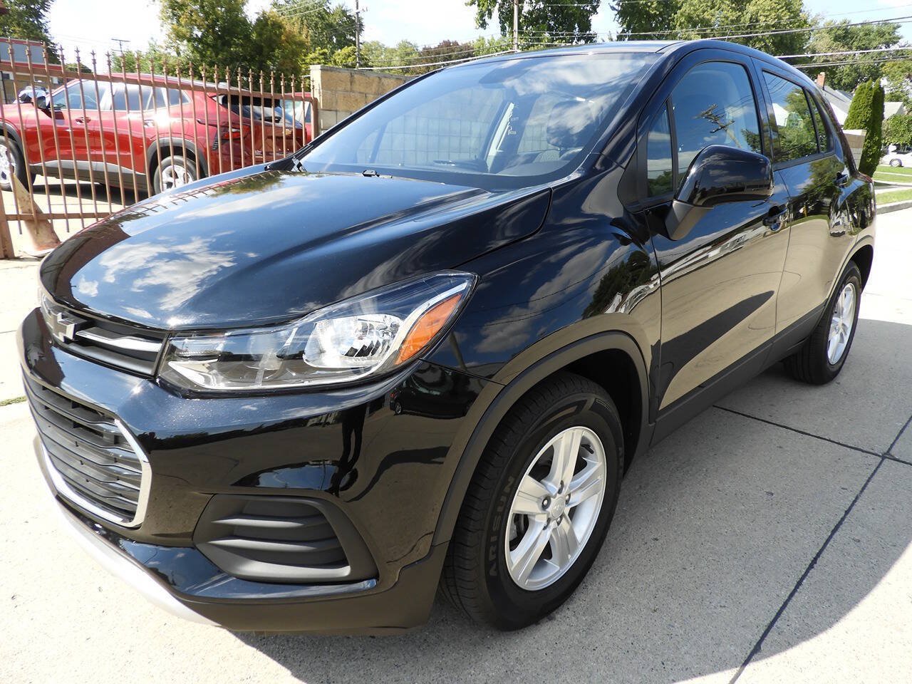 Used 2019 Chevrolet Trax LS FWD image 4