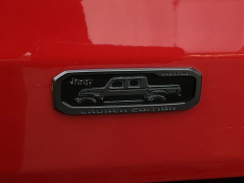 Used 2020 Jeep Gladiator Rubicon w/ Advanced Safety Group image 10