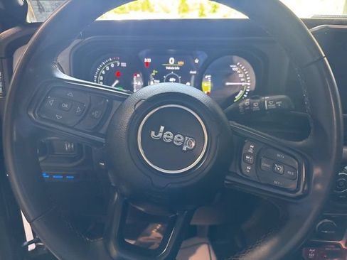 Used 2024 Jeep Wrangler Unlimited AWD/4WD image 7