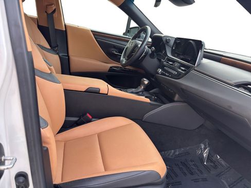 Used 2025 Lexus ES 350 w/ Premium Package FWD image 15