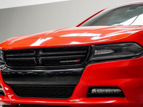Used 2019 Dodge Charger SXT w/ Plus Group image 2