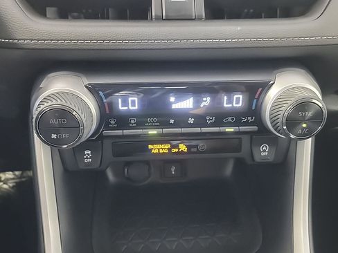 Used 2020 Toyota RAV4 XLE w/ All Weather Liner Package AWD/4WD image 29