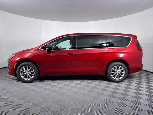 New 2027 Chrysler Pacifica Select AWD/4WD image 16