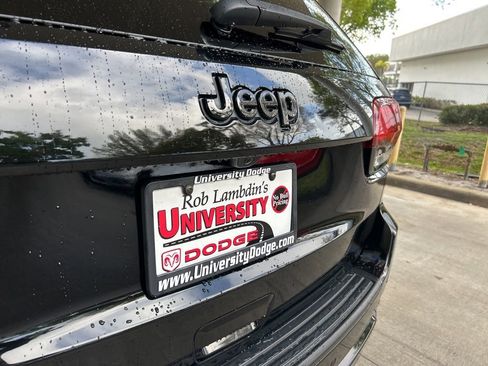 Used 2019 Jeep Grand Cherokee Altitude AWD/4WD image 21