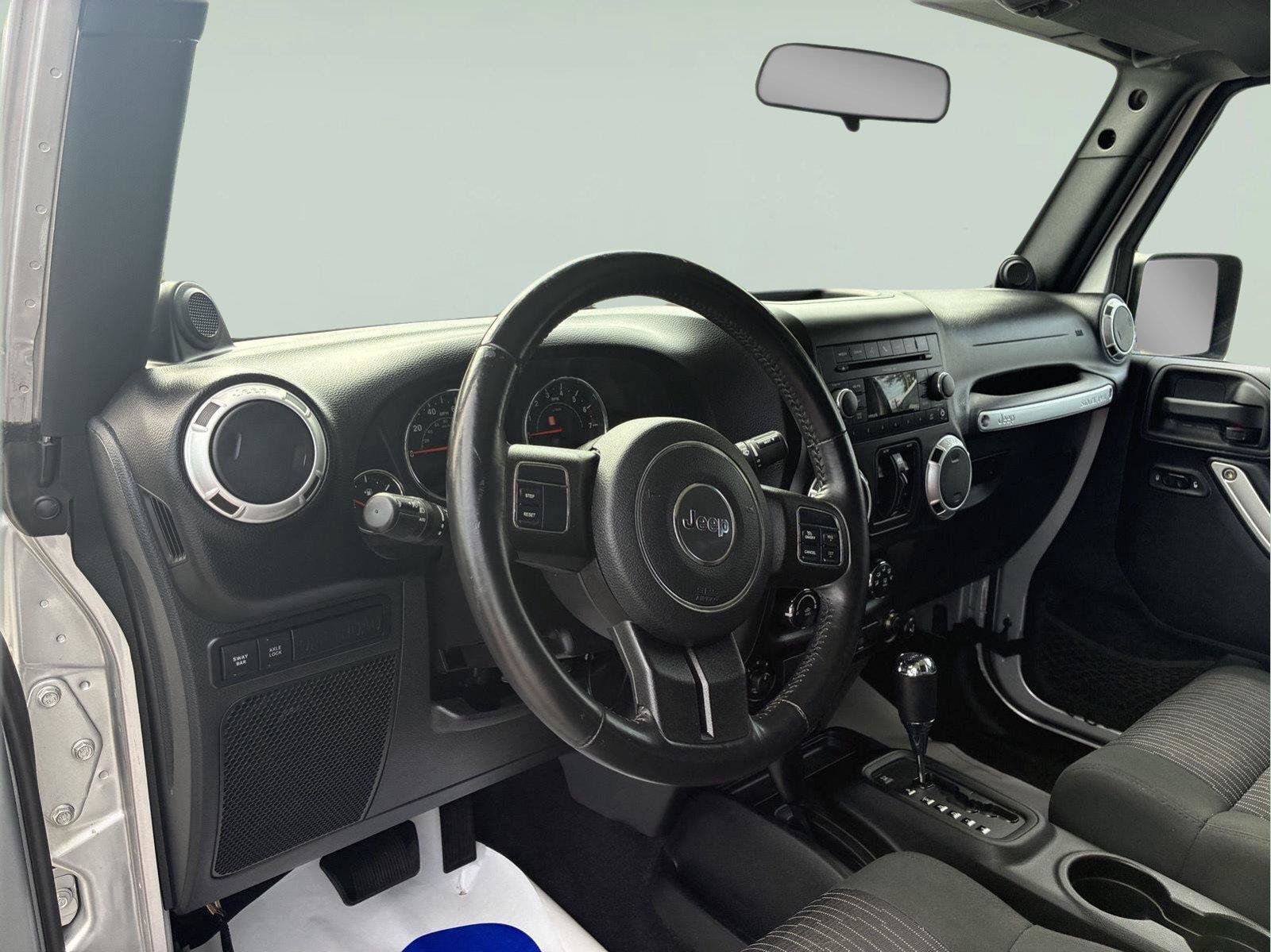 Used 2011 Jeep Wrangler Unlimited Rubicon AWD/4WD image 17