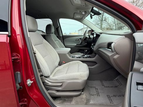 Used 2018 Chevrolet Traverse LT image 9