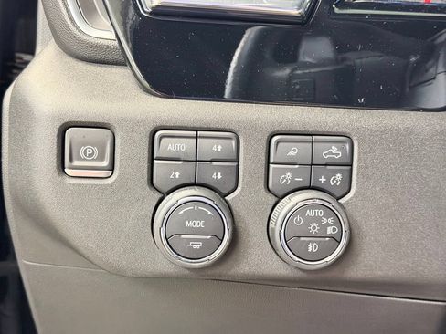 Used 2024 Chevrolet Silverado 1500 High Country w/ High Country Premium Package AWD/4WD image 40