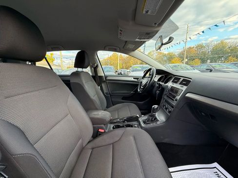 Used 2016 Volkswagen Golf S image 49