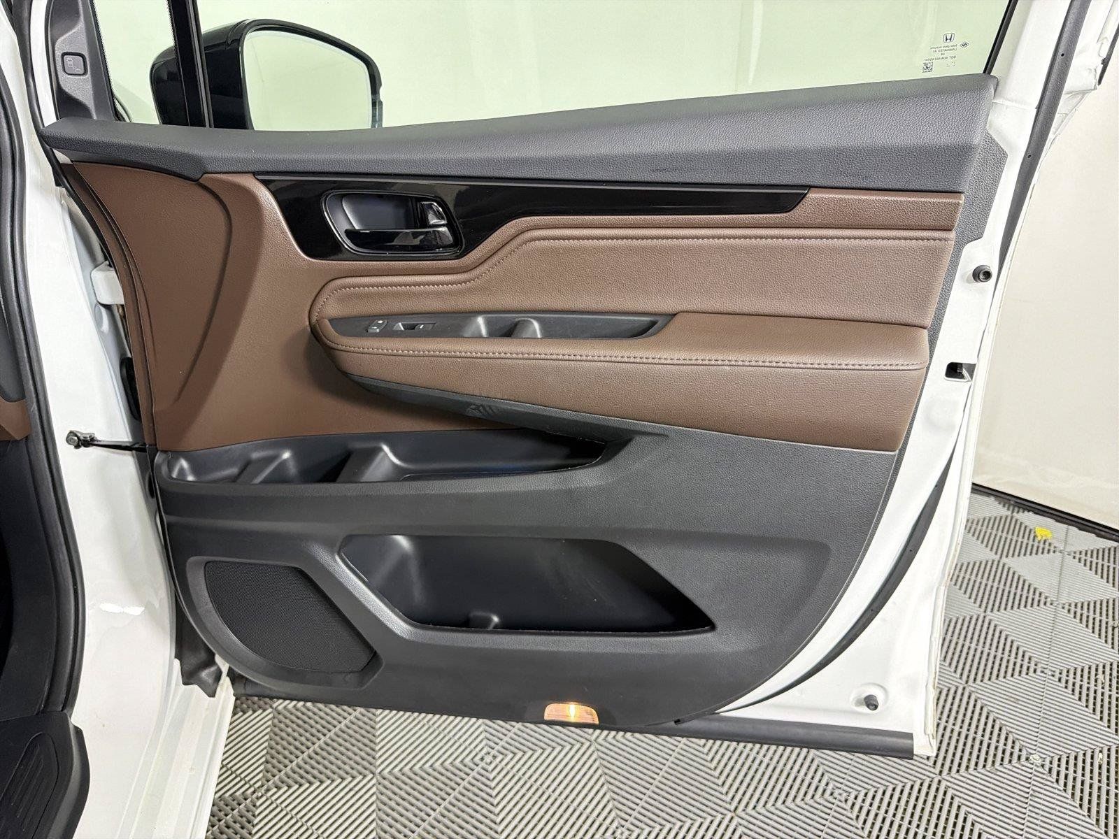 Used 2025 Honda Odyssey Elite image 16