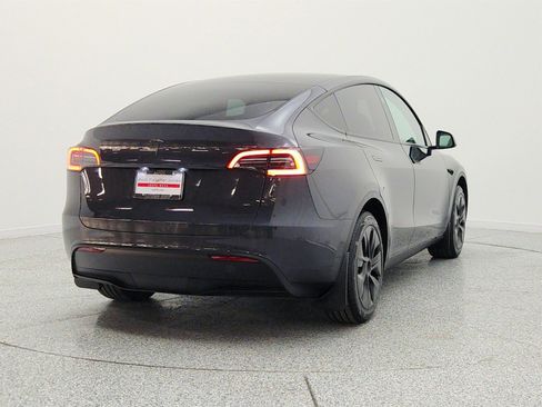 Used 2024 Tesla Model Y Long Range RWD image 6