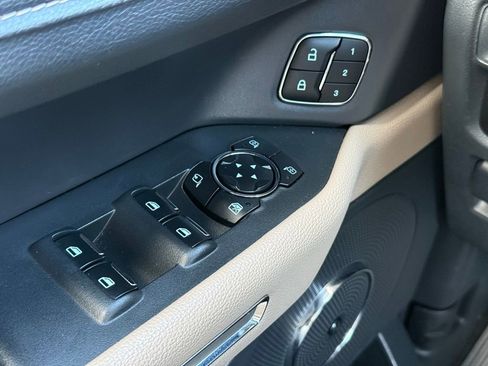 Used 2023 Ford Expedition Limited image 19