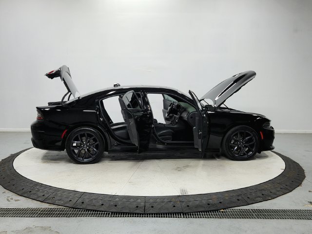 Used 2023 Dodge Charger R/T w/ Plus Group RWD image 17