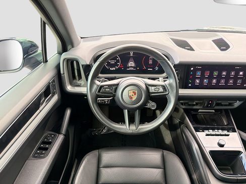Used 2024 Porsche Cayenne image 18
