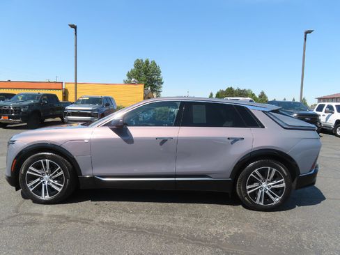 Used 2024 Cadillac Lyriq Luxury AWD/4WD image 4