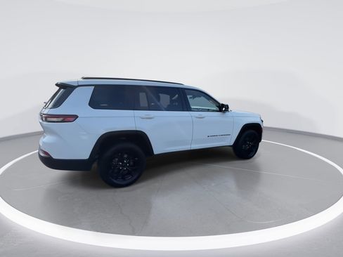 Used 2024 Jeep Grand Cherokee L Altitude image 8