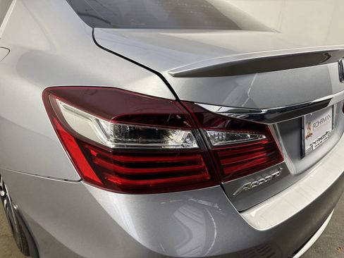 Used 2017 Honda Accord Sport image 30