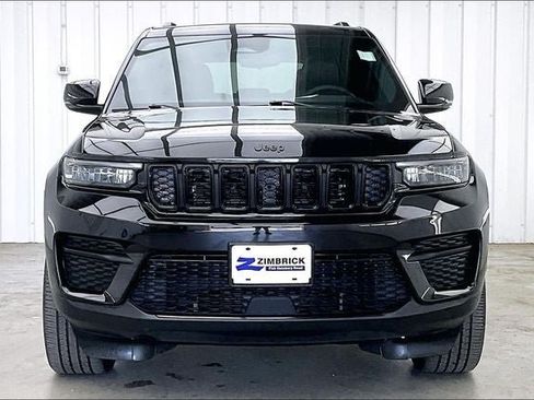 Used 2023 Jeep Grand Cherokee Altitude AWD/4WD image 3