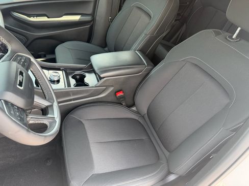 Used 2025 Jeep Grand Cherokee Laredo X w/ Luxury Tech Group I AWD/4WD image 17