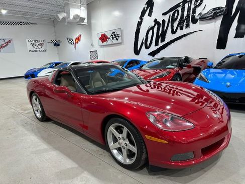 Used 2005 Chevrolet Corvette Coupe w/ Preferred Equipment Group RWD image 21