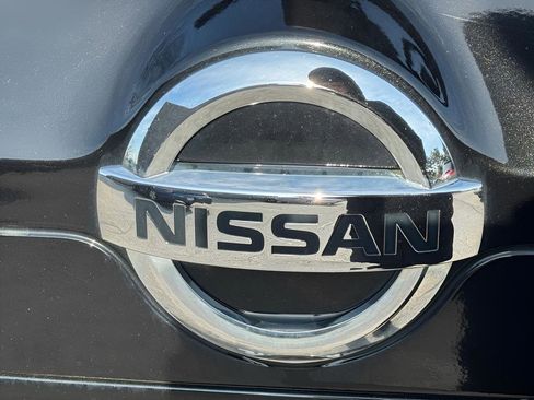Used 2017 Nissan Rogue SV AWD/4WD image 10