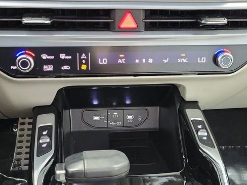 Used 2024 Kia Sorento SX FWD image 31