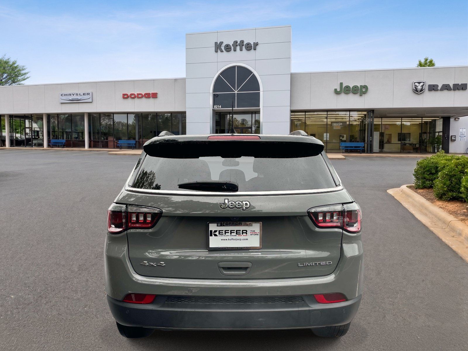 Used 2024 Jeep Compass Limited w/ Sun and Sound Group AWD/4WD image 5