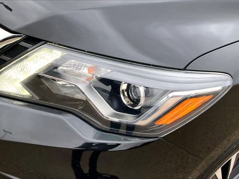 Used 2019 Nissan Pathfinder Platinum image 27