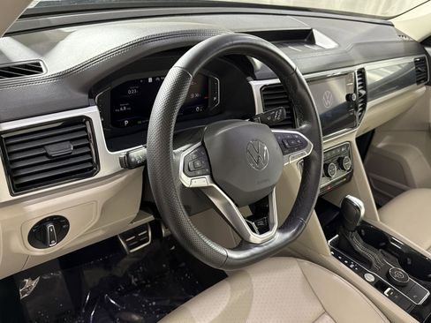 Used 2022 Volkswagen Atlas SEL R-Line AWD/4WD image 16