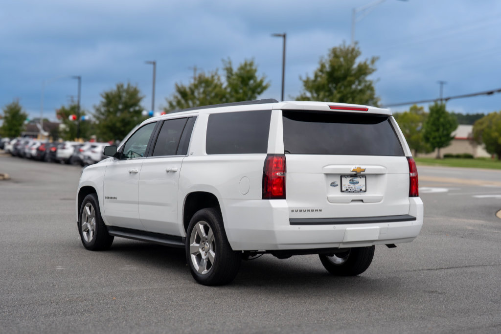 Used 2017 Chevrolet Suburban LT w/ Luxury Package AWD/4WD image 5