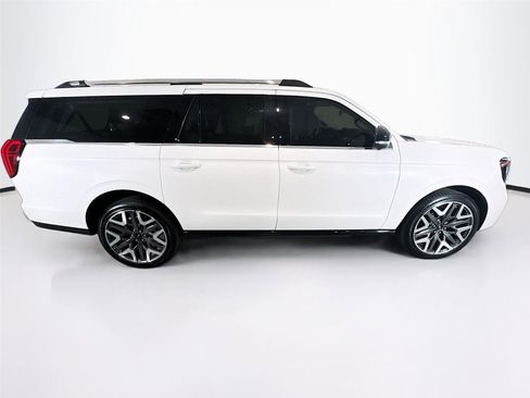 Used 2025 Ford Expedition Max Platinum w/ Platinum Ultimate Package AWD/4WD image 34