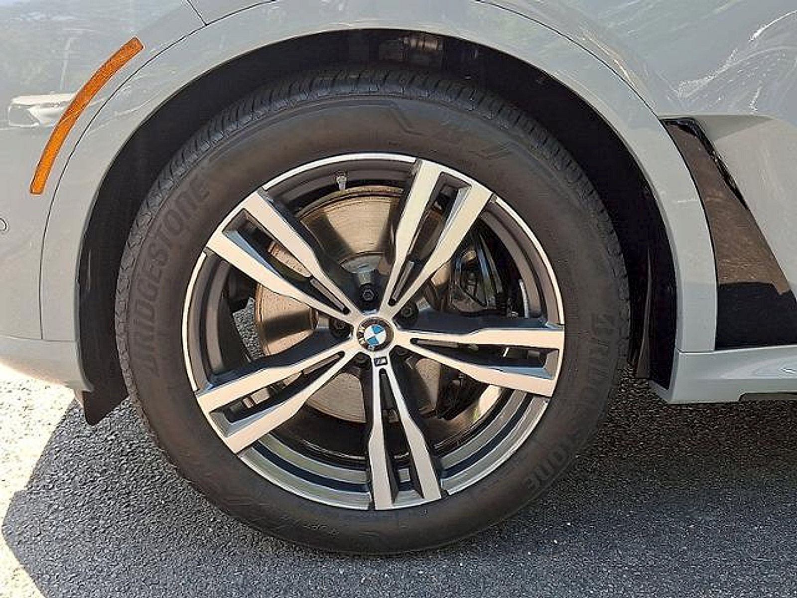 Used 2026 BMW X7 xDrive40i w/ M Sport Package AWD/4WD image 29
