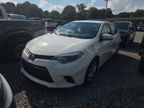 Used 2016 Toyota Corolla LE FWD image 1