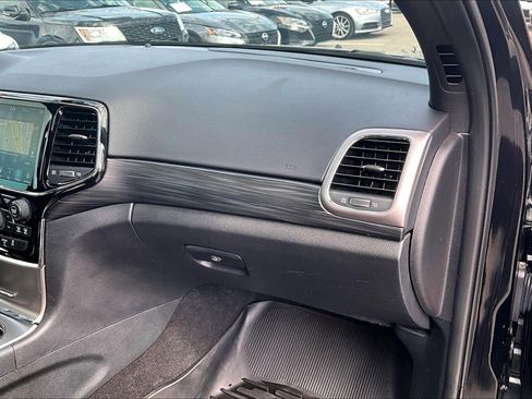 Used 2020 Jeep Grand Cherokee Altitude image 14
