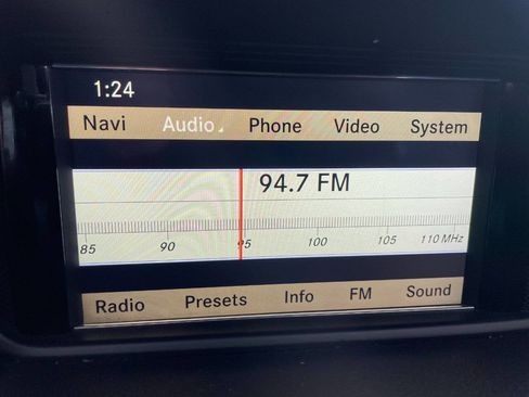 Used 2010 Mercedes-Benz E 350 E 350 Luxury 4MATIC AWD 4dr Se image 32