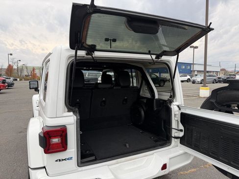 Used 2021 Jeep Wrangler Unlimited Sahara image 37