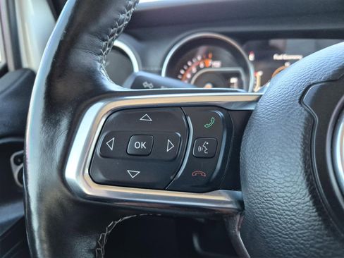 Used 2019 Jeep Wrangler Unlimited Sahara w/ Uconnect 4C Nav & Sound Group AWD/4WD image 17
