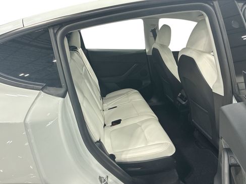 Certified 2023 Tesla Model Y Long Range AWD/4WD image 11