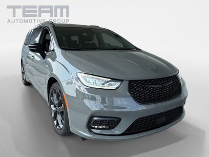 Used 2025 Chrysler Pacifica Limited