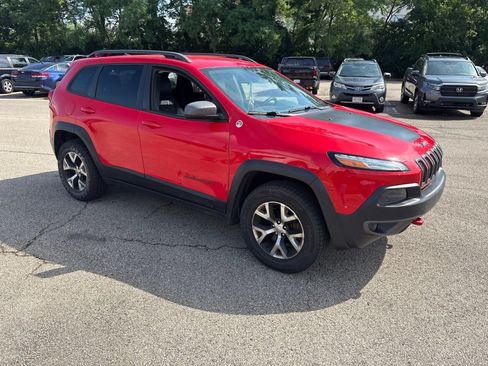 Used 2017 Jeep Cherokee Trailhawk w/ Cold Weather Group AWD/4WD image 19