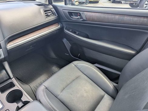 Used 2017 Subaru Outback 3.6R Limited AWD/4WD image 17