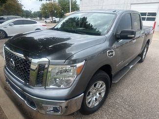 Used 2017 Nissan Titan SV image 1