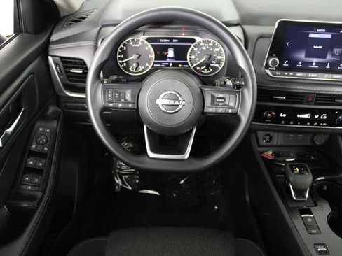 Certified 2024 Nissan Rogue SV FWD image 7