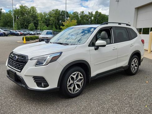 Used 2023 Subaru Forester Premium AWD/4WD image 3