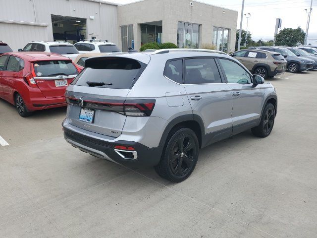 Used 2025 Volkswagen Taos SEL AWD/4WD image 4