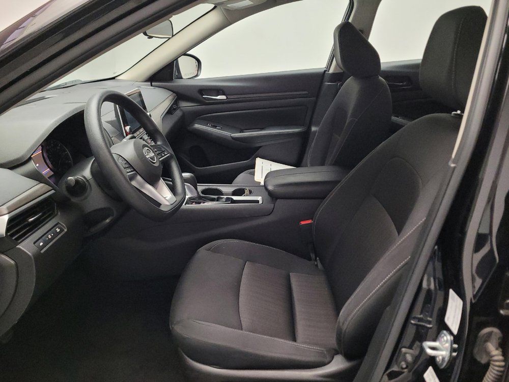 Used 2025 Nissan Altima 2.5 SV FWD image 17