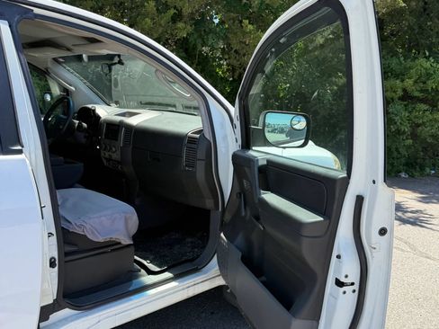 Used 2005 Nissan Titan XE AWD/4WD image 31