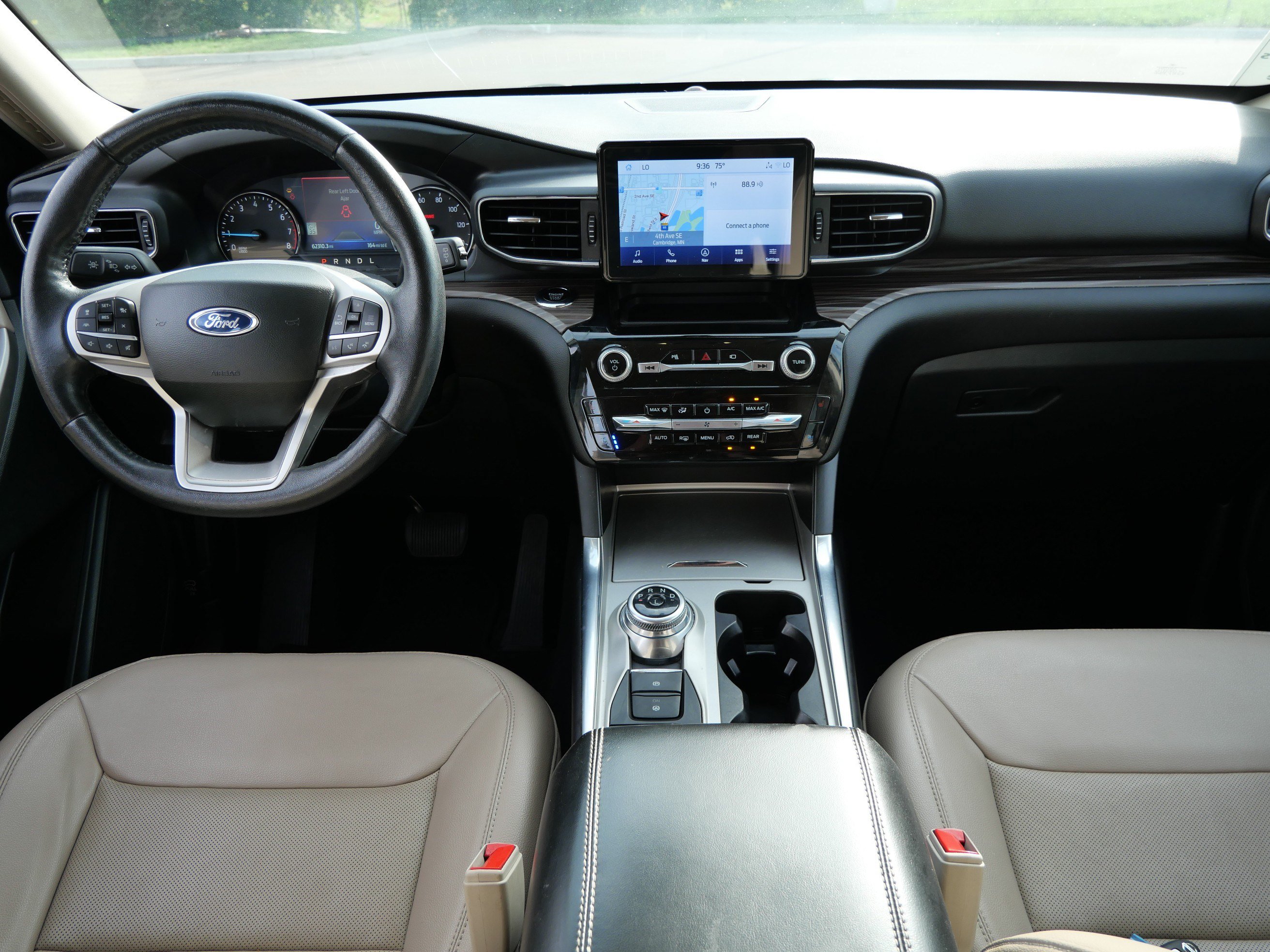 Used 2023 Ford Explorer Limited AWD/4WD image 10
