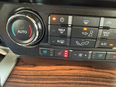 Used 2015 Ford F150 Lariat RWD image 8