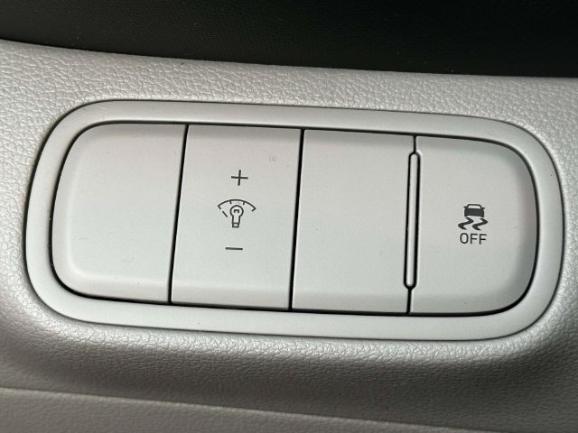 Used 2024 Hyundai Venue SEL FWD image 27